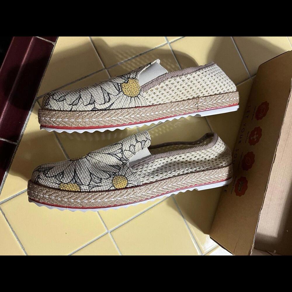 New Goby Ivory and Yellow Espadrille Slip On Shoe With Daisies US 9.5 Eur 41
